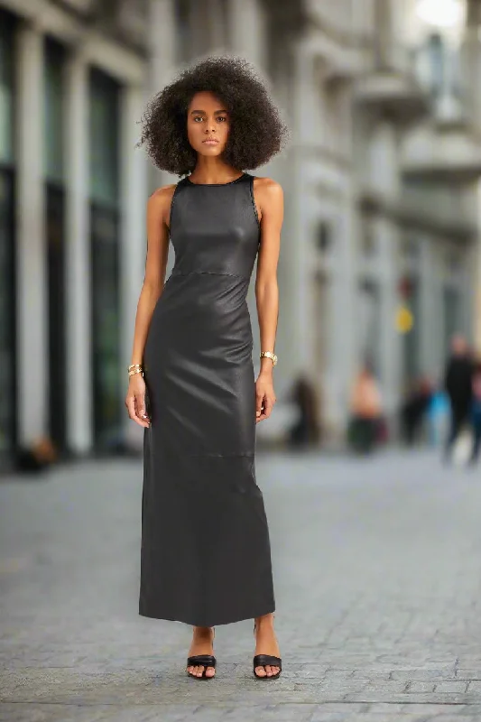 Elegant And Simple Audrey Maxi Dress