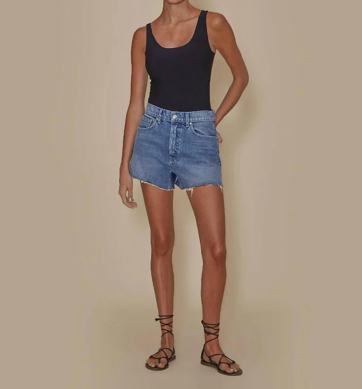 Perfect Tailoring Adele Short In Rolling Hills