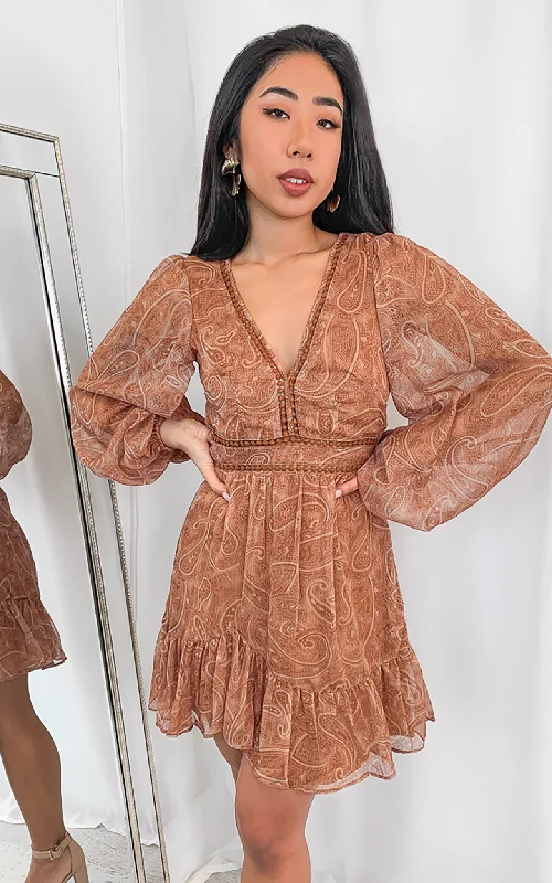 Sports Zipper Style Chelsea Dress - Tan Print