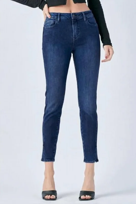 Independent design Amelia Mid Rise Stretch Skinny Jean In Medium